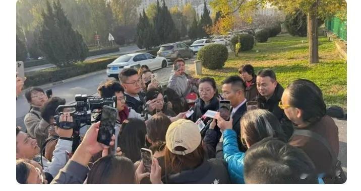 狗咬人被摔死，狗主人上门理论被反杀，案件今日开庭一条狗引发两条人命，山西这起