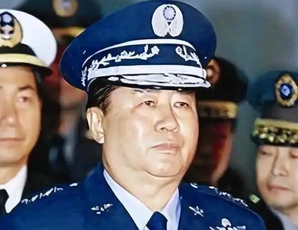 台湾首任军事大学校长，退役上将夏瀛洲曾说：当年佩洛西窜台，解放军趁势突破了海峡中