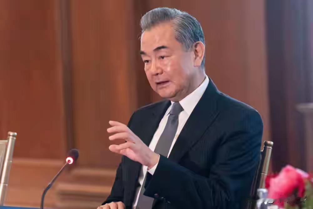 美国对华撂底！高市早苗赶紧用中文拜年，她知道：王毅的话是真的在刚刚过去的这几天