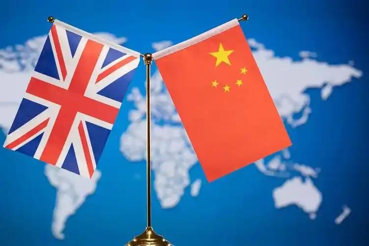 英国即将上任的新首相叫伯纳姆，伯纳姆给我们的印象是，非常务实，不盲目跟从美国。这