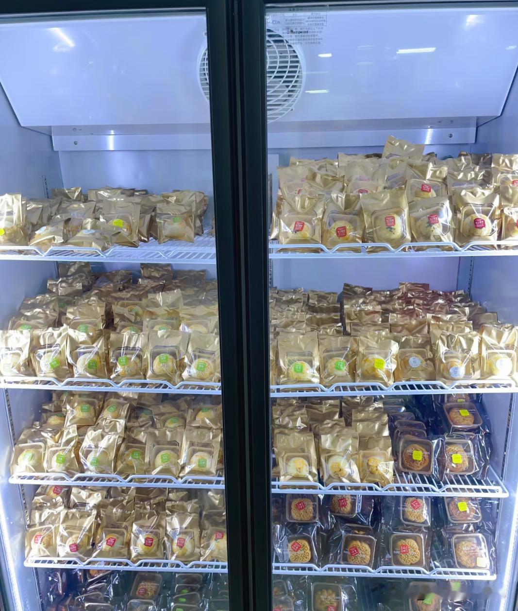 吃不完的月饼可以放冰箱吗？看看专家怎么说：先给个准话：广式月饼别放冷藏，冷