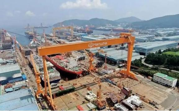 40艘大单直接砸向中国，韩国造船业拿到了全球62%的订单，韩媒马上狂欢，还扬言“