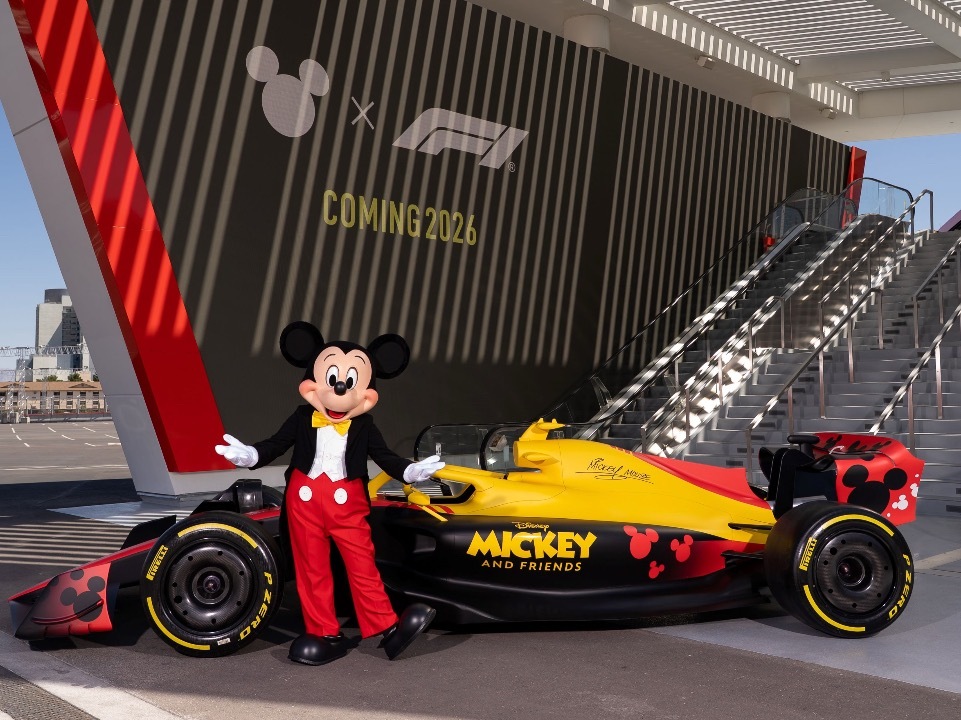 迪士尼与F1将于2026年正式开展合作，并且以米奇和朋友们（Mickey&F