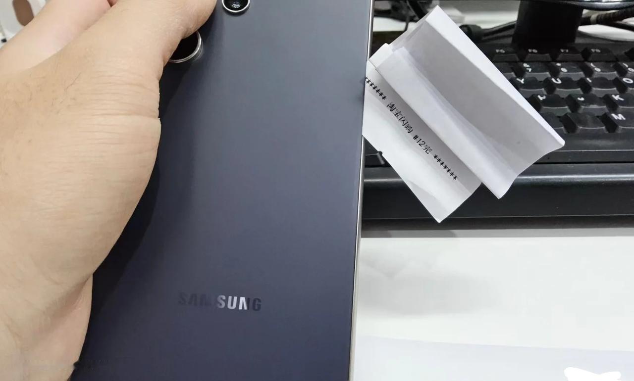 三星s24u后盖开胶用了接近3年的s24u，后盖开胶，气密性无，狗屎做工，怎么