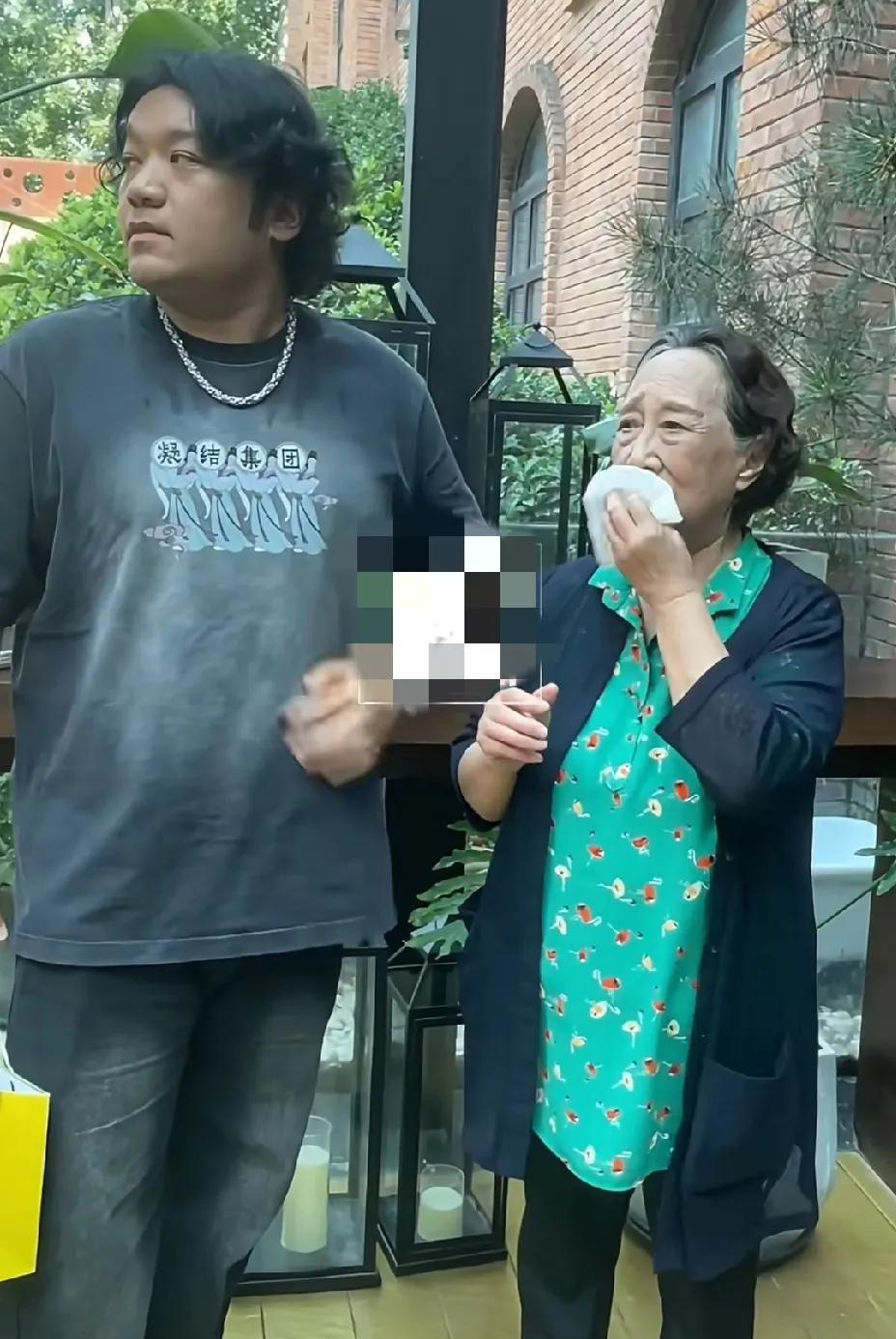 大家好奇：《家有儿女》的小雨，2025年5月再次出现，怎么会变成这样了？但是，大