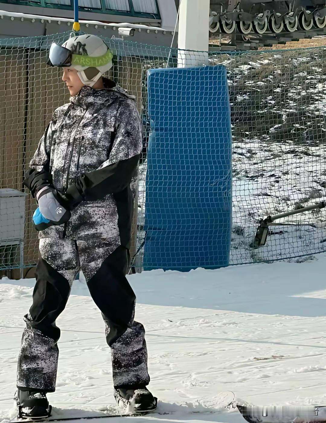 陈伟霆真是全能，能演戏，能唱歌，能跳舞，能滑雪，更能娶了世界名模。陈伟霆自从做