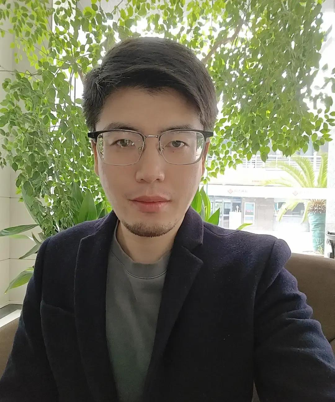 85年姑娘刷到02年女孩被追到手还怀了孕，瞬间破防。自己月薪过万，房贷已清，却