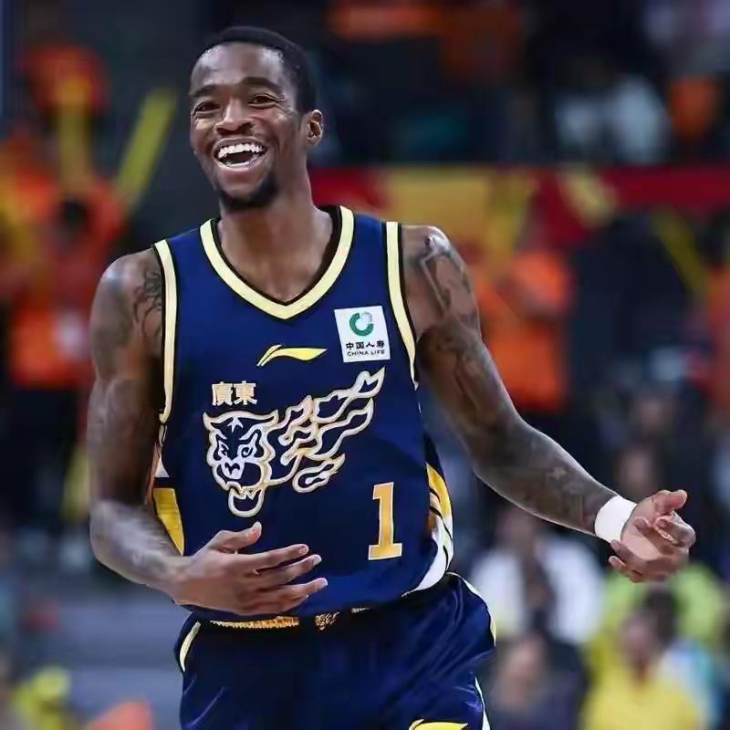 不查不知道，一查吓一跳！就在今晚，广东男篮客场对阵山东男篮的赛前采访里，主教练