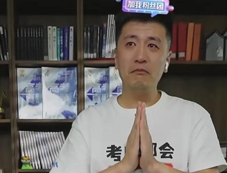张雪峰宣布暂停直播两个月，其实真的是一种无奈而已，就像是他自己说的那样，他动了太
