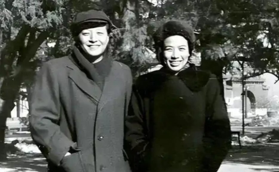 1951年，周总理的女婿在朝鲜与金日成的女秘书公然同居，彭德怀气急败坏，总理得知