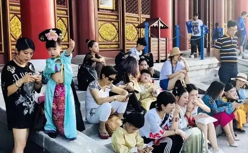90后现在是被时代夹在中间最艰难的一代了。这不是危言耸听。现在最大的90后已经3