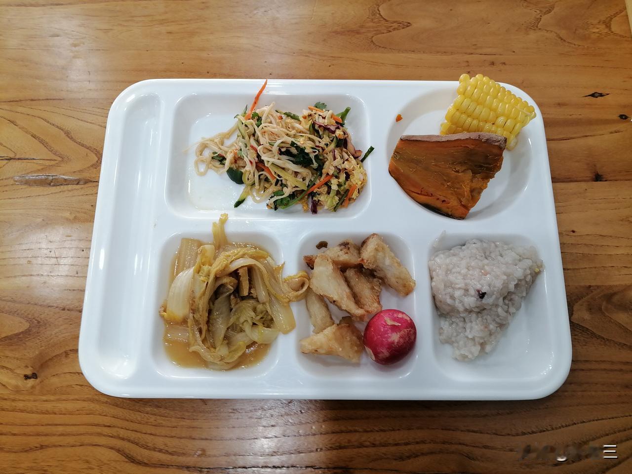儿子给我打来电话，当时我正在快餐店吃饭。我们也没有聊什么，就是简单的说了几句