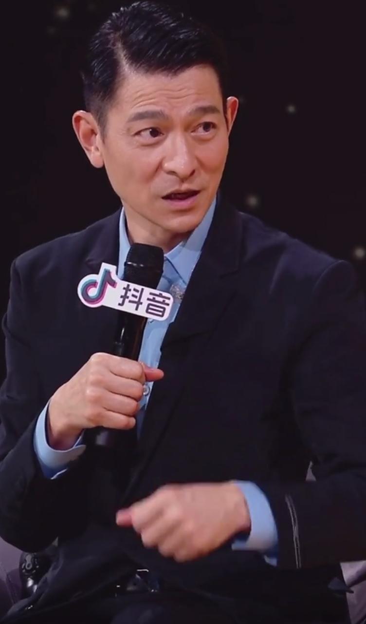 刘德华：我觉得从今日开始，我就是一个不折不扣的歌手了。刘德华演唱会抖音独家播出