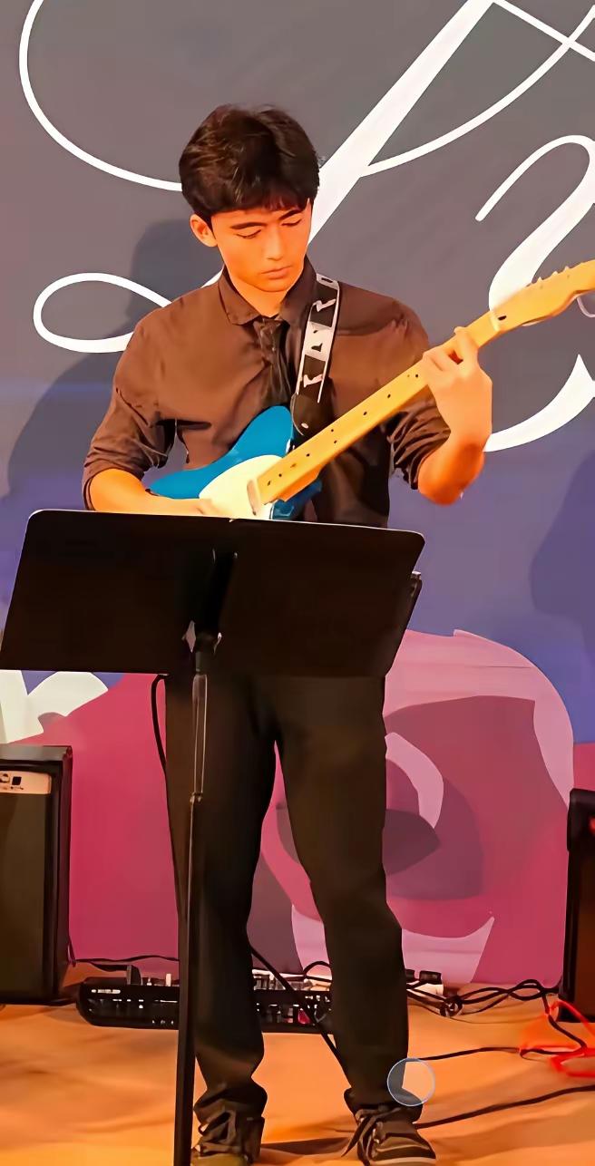 18岁的谢振轩，真是把离异家庭孩子的清醒和担当，演绎到了极致。妈妈落难时，这个