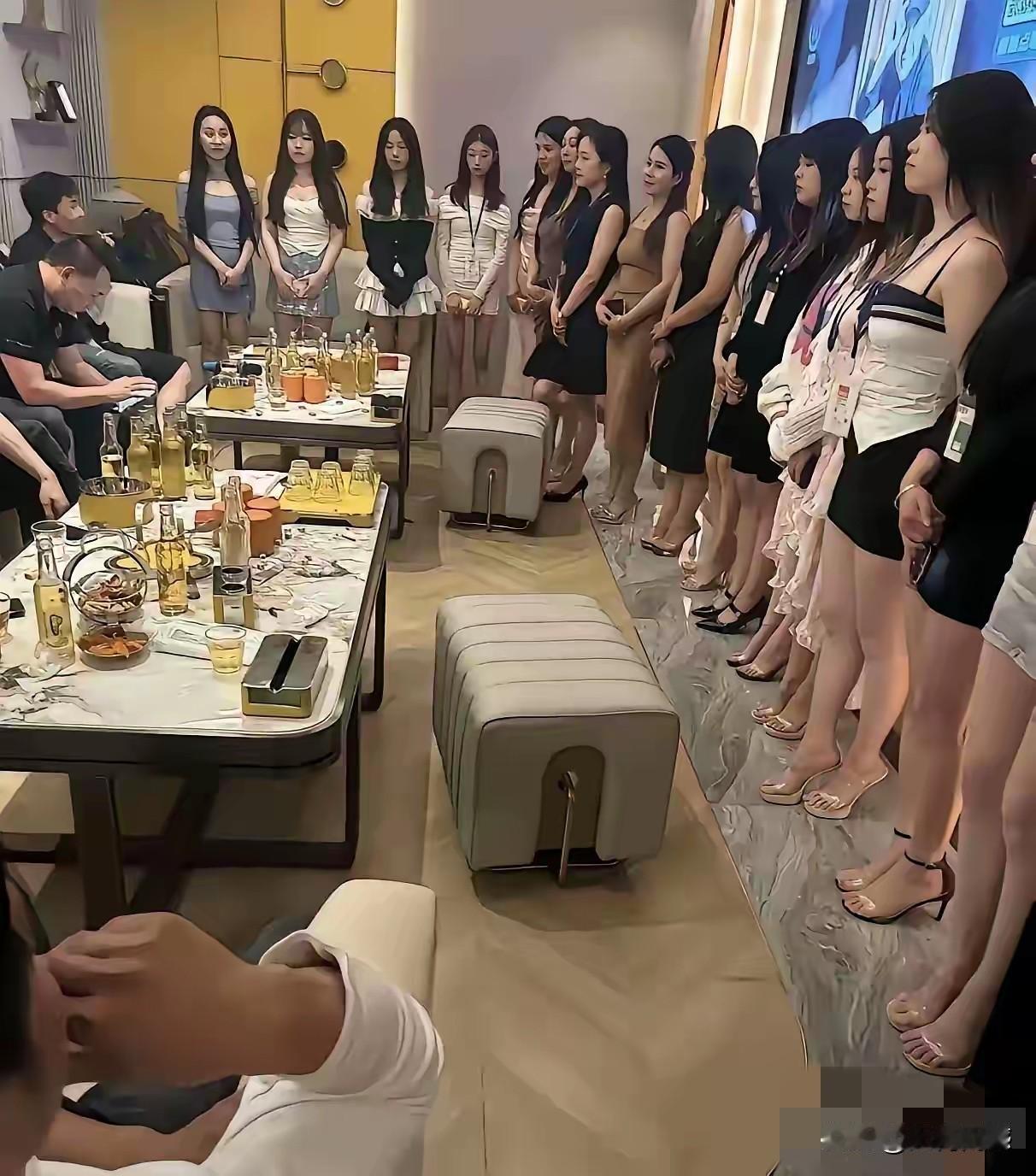 现在还能看到这样的画面，真是有些不可思议，年纪轻轻的，干点啥不好，从事这样的工作