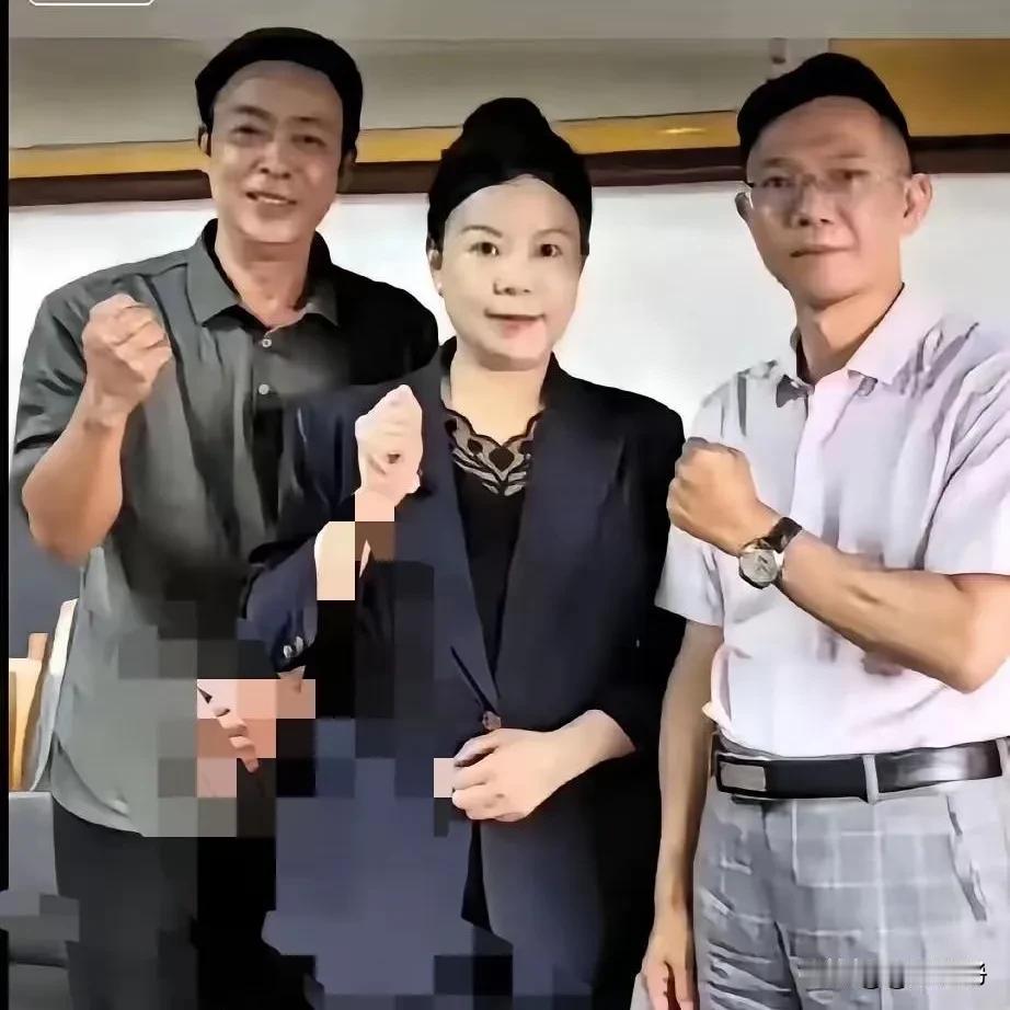 老杜在直播直播间隔空喊话许敏:对面的妈妈我想和你来一个连麦，让全国的网友见证