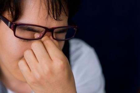 玩手机危害眼睛, 一定得这么做! 教你一招, 简单不伤眼