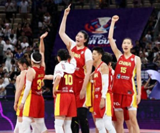 中国女篮被揪出大“累赘”！上场30分钟,2场比赛就得1分，网友：打的真差 