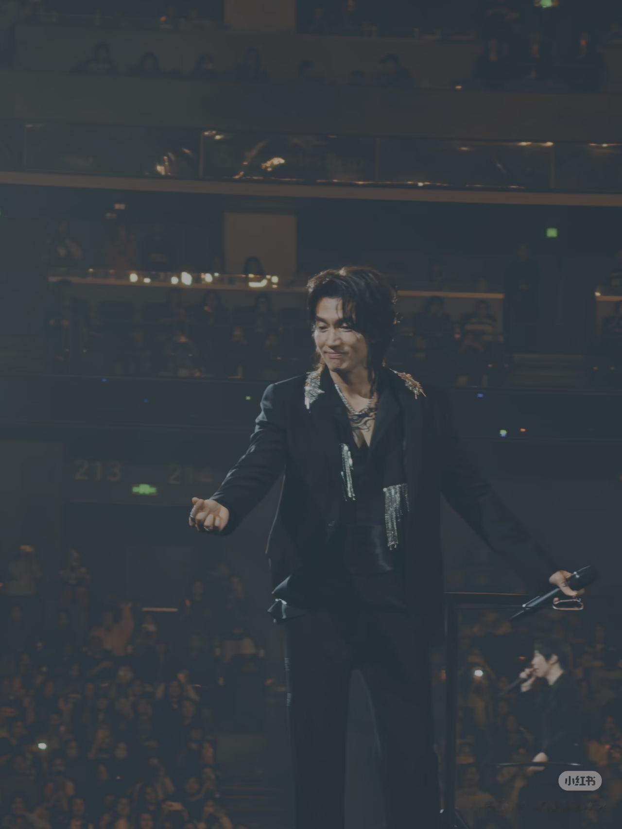 我闺蜜去上海看了F4的演唱会，回来说了一句大实话，她说，我以前对周渝民的“花