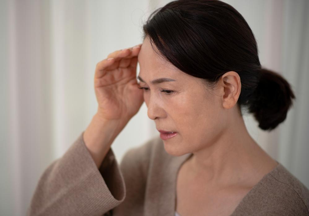 女人进入更年期，会遇到四个疾病坎，学会保养，平安度过脆弱期当女人走进更年期