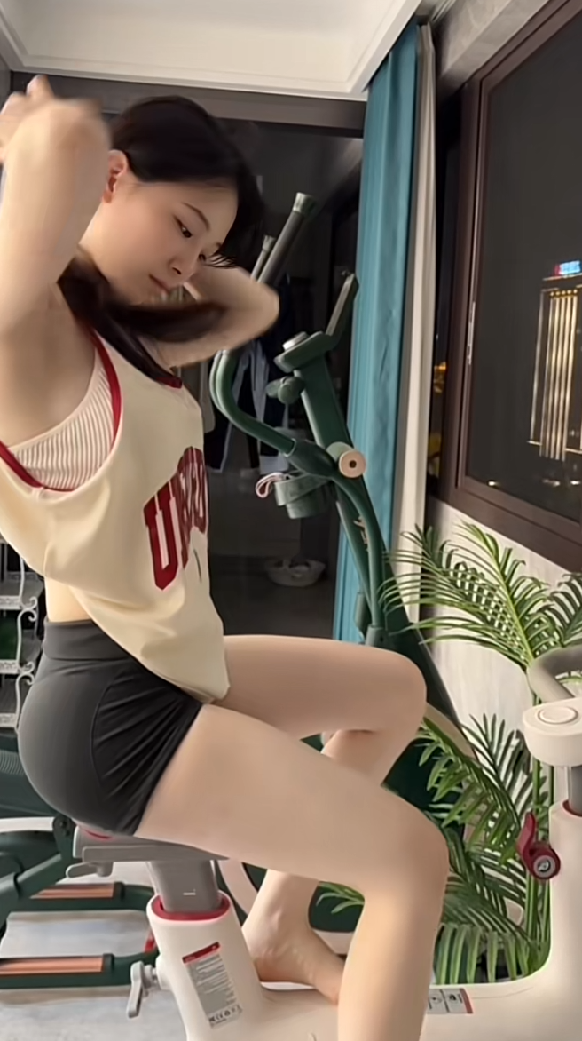 下雨了就在家里健健身吧