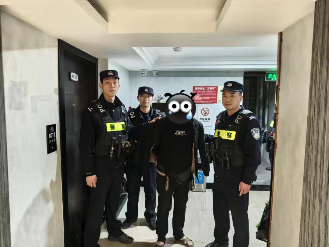 台州玉环惊现“幽灵大盗”：不砸窗不撬门，车内十万现金离奇消失，警方一小时神速破案