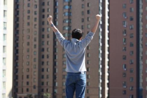 一句话说：“一个人在社会上，礼貌是没有用，谦逊也没用，古道热肠也没有用，忠厚老实