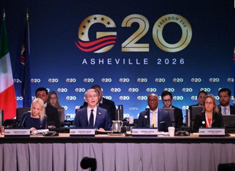 特朗普没料到，G20财长会被中国砸场子了！联合公报没发成，美国财长贝森特反手把锅