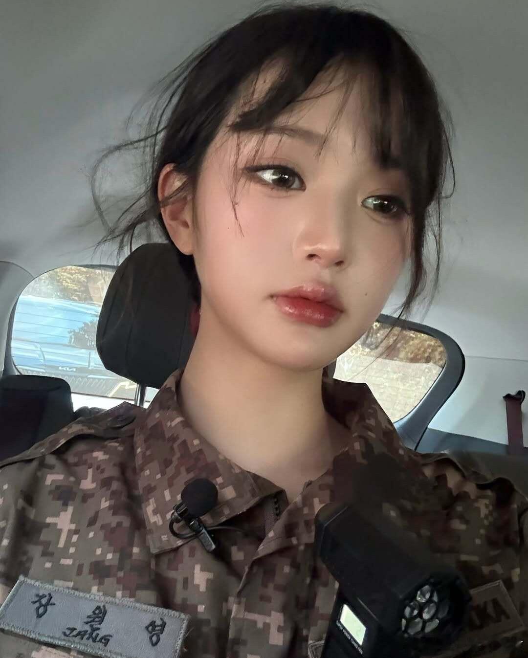 张元英真的就是大火的命参加综艺碰上了军旅的题材，刚好赶上了吴京梗的热度，九月快军