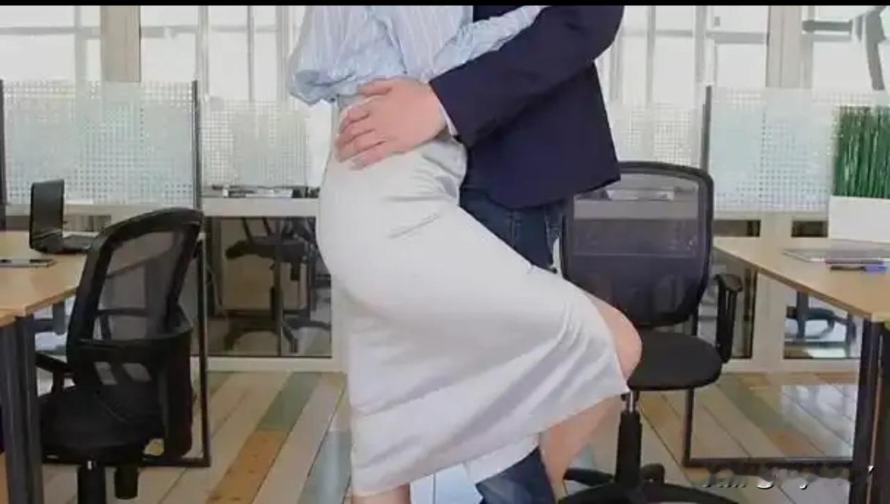 北京，已婚女子与男同事搞暧昧，被公司以与同事存在不正当关系、给公司造成不良影响为
