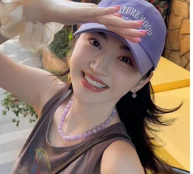景甜回应孙宇晨风波：不卖爱情，交给法律，自曝缺点但不认账8月28日一早，景甜在