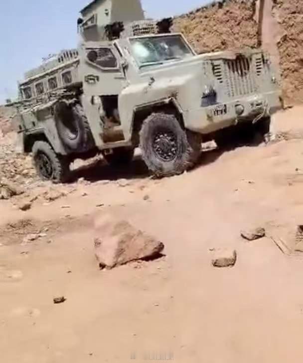 马里重镇基达尔失守了，俄军和马里守军只能突围！多辆俄罗斯和我国制造的装甲车辆被摧