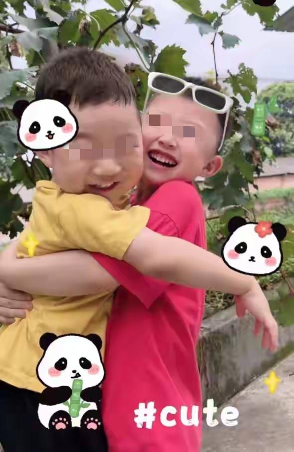 一个四川的妈妈发了一条动态，让无数的网友都觉得很伤心，她的两个儿子都不在了，哥哥