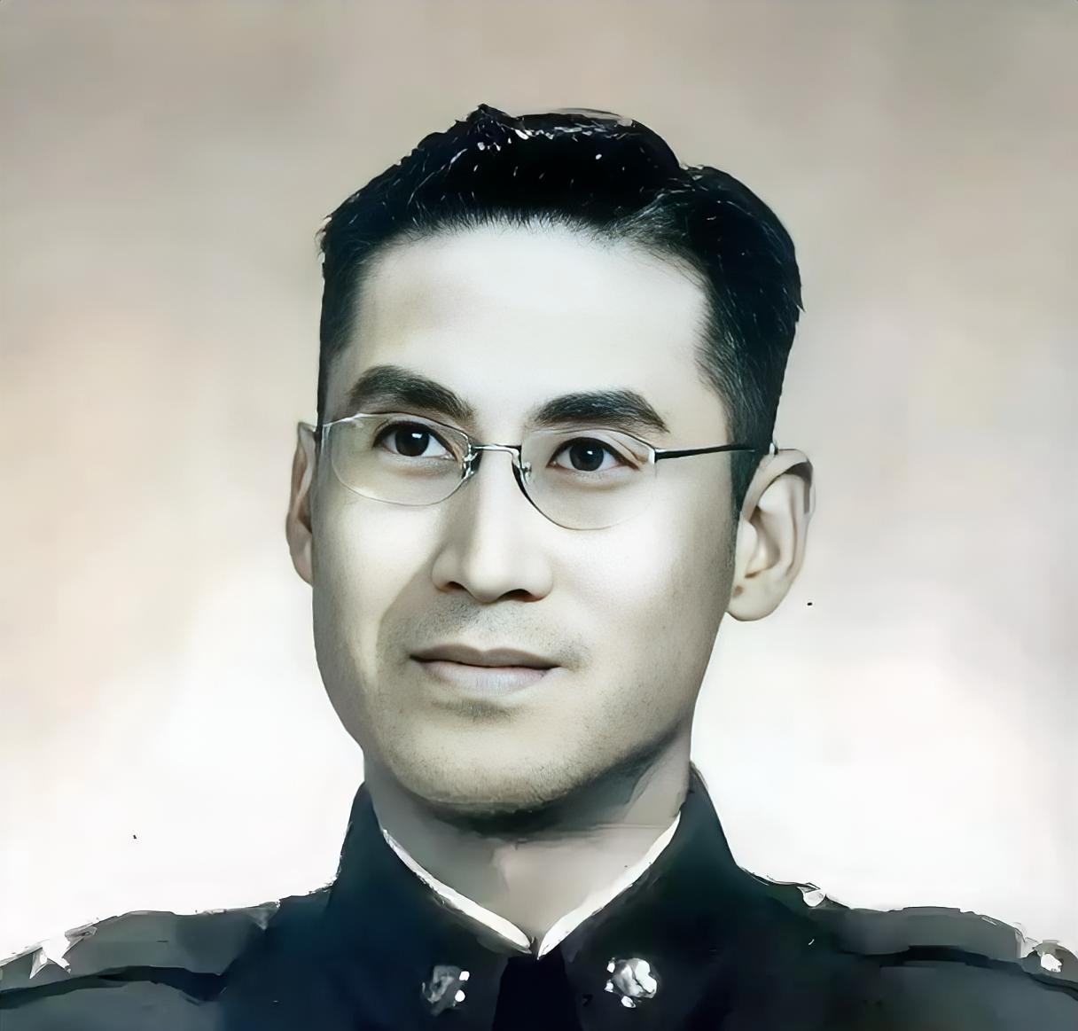 1994年2月，韩练成中将的儿子韩兢在澳门出差，特意去拜访父亲的老友吕文贞。聊天