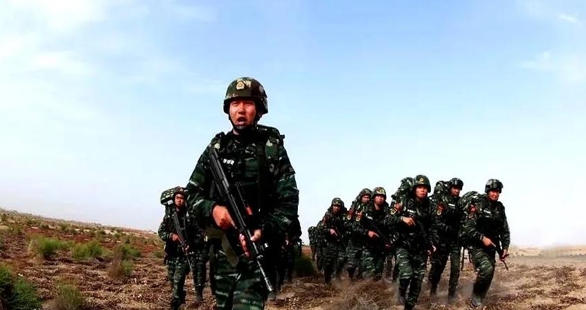 2008年，一群恐怖分子袭击了我国南疆的一个检查站，残忍杀害多名队员，指挥员王刚