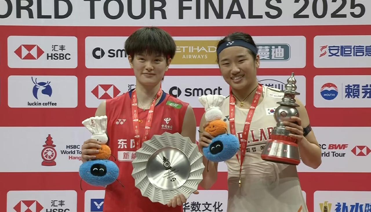 安洗莹赛季11冠!12月21日，在2025年世界羽联年终总决赛女单决赛中，安洗