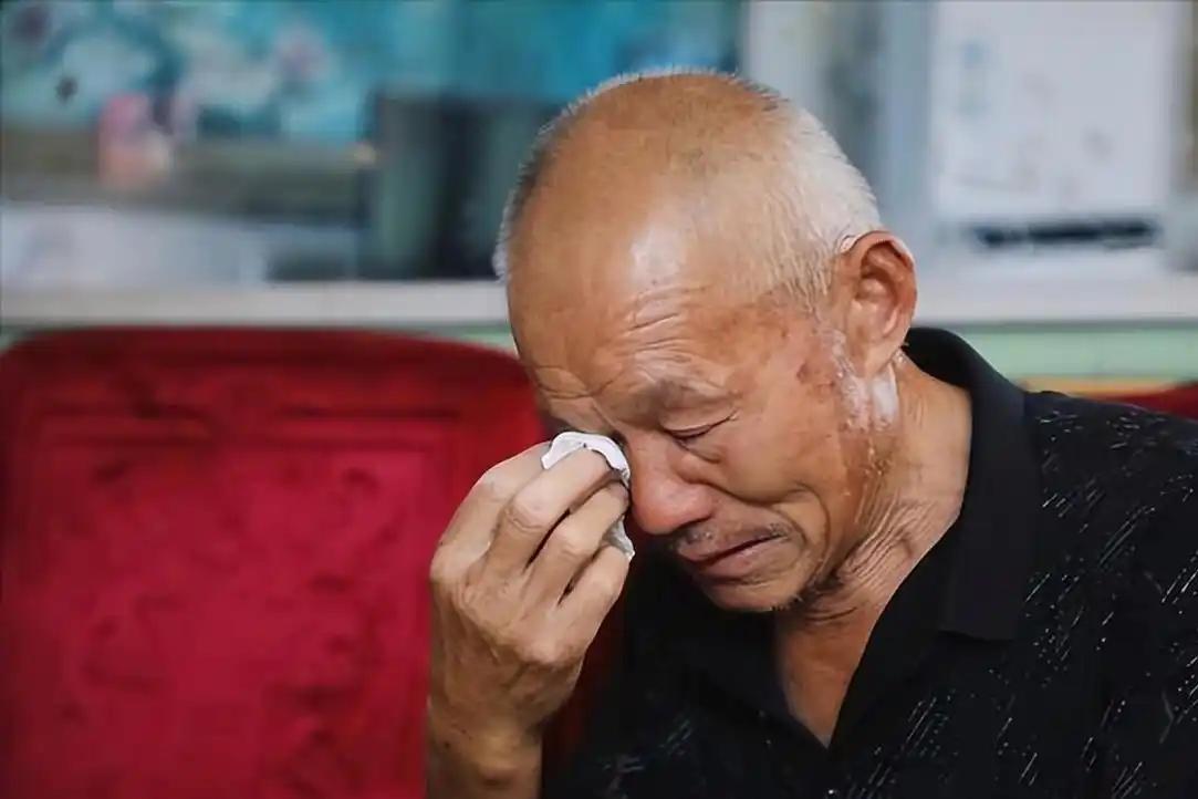 “亲情终究还是输给了金钱！”北京一位67岁的侯大爷，与儿子的关系始终不太融洽。可