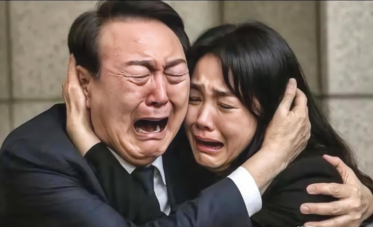 昔日趾高气昂，风光无限。如今卑躬屈膝，黯然神伤。​过去有多狂，现在就有多惨，