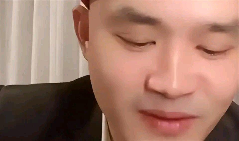 这古柯的经历真是让人唏嘘。2015年，88年的摄影师古柯结识了60多岁的刘晓庆，