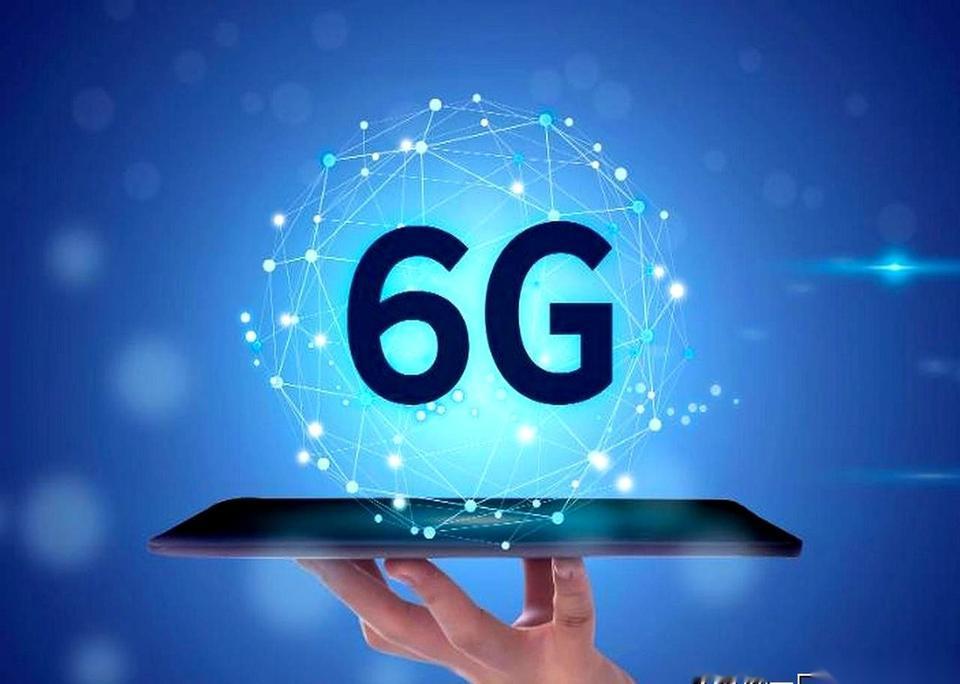 很多人还在吵5G套餐用不用得完，聪明人，已经悄悄把望远镜对准了2026年。你以