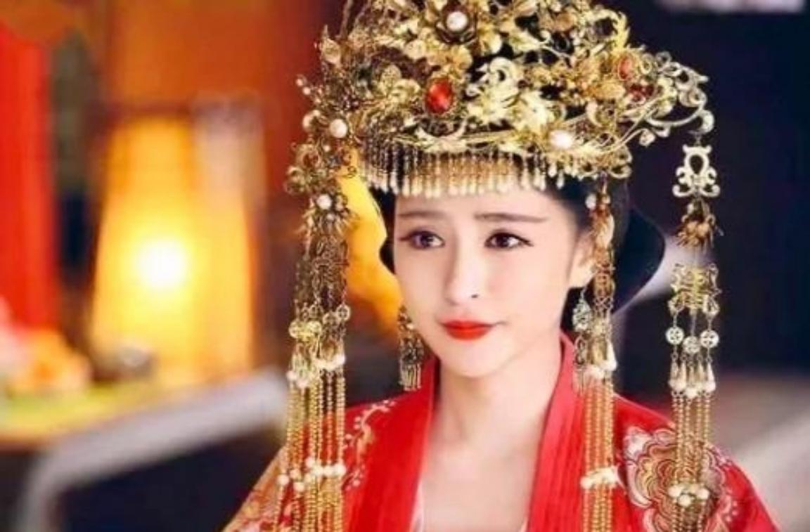 公元311年，匈奴大将刘曜攻破西晋国都，冲进皇宫，抢了皇后羊献容为妾。他还得意地