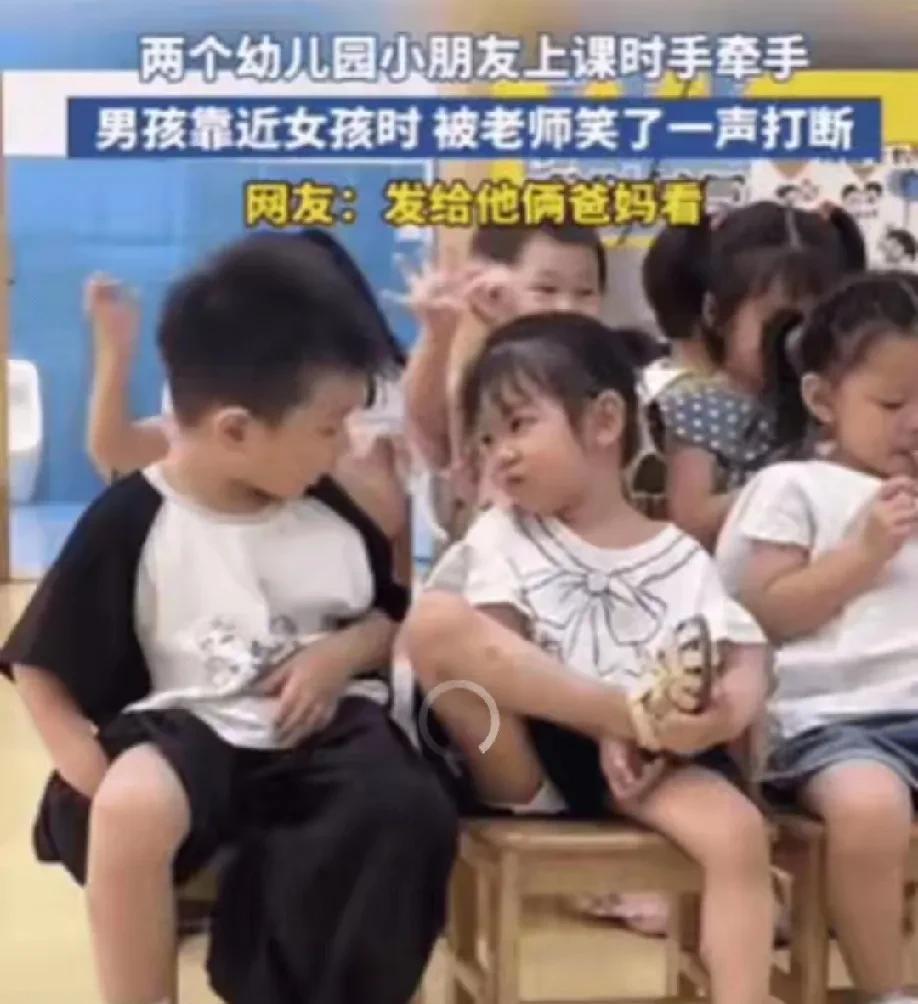 这下瞒不住了，不仅老师知道了，全网都知道了！福建，幼儿园老师上课时，正在给小朋