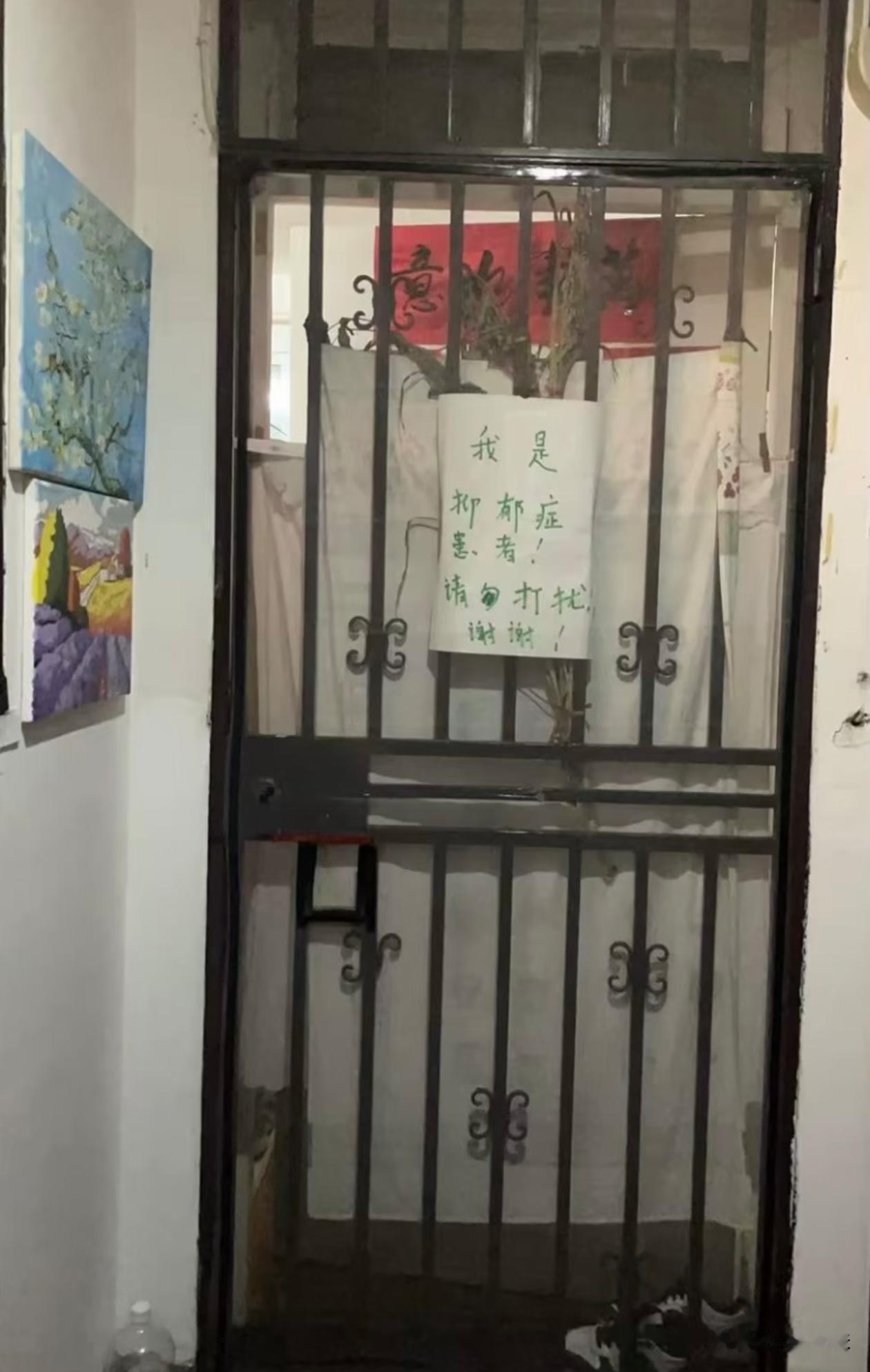 有什么办法能让他把这纸给撕下来？
