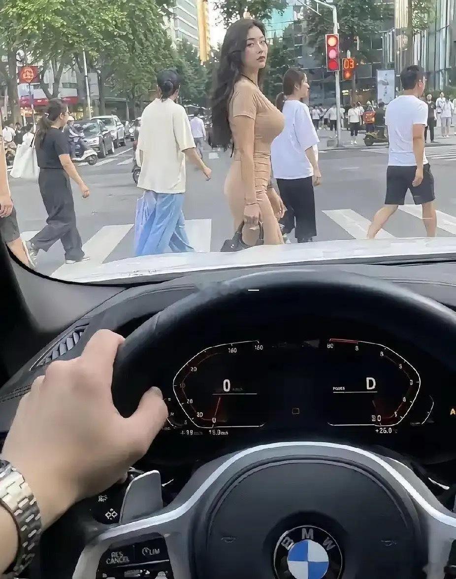 鸣个笛而已，尴尬了