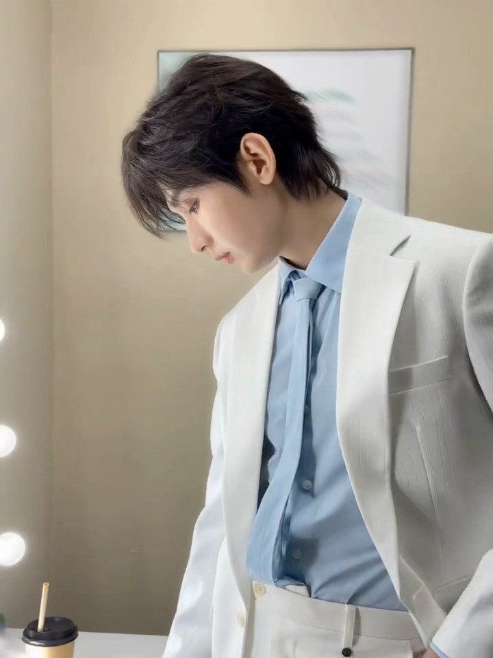 此男有亿点点萌~成毅“哈基咪”本咪~成毅直播｜成毅珂润全球品牌代言人