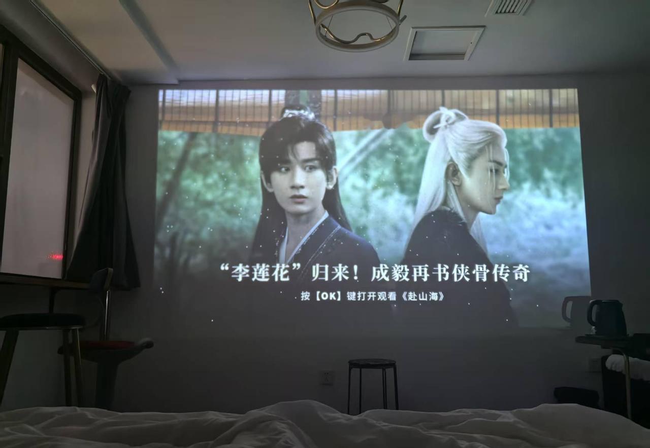 女朋友和初中同学（男海龟）十一出去旅游了……说的是睡俩屋，还拍照片给我了图一