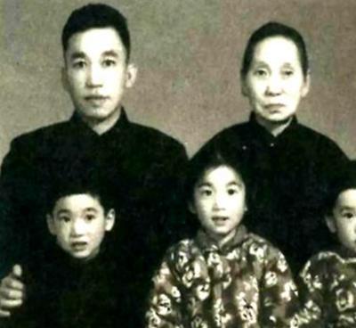 1900年，已婚10年的梁启超，爱上20岁女秘书，求妻子成全，妻子应允，一句祝福