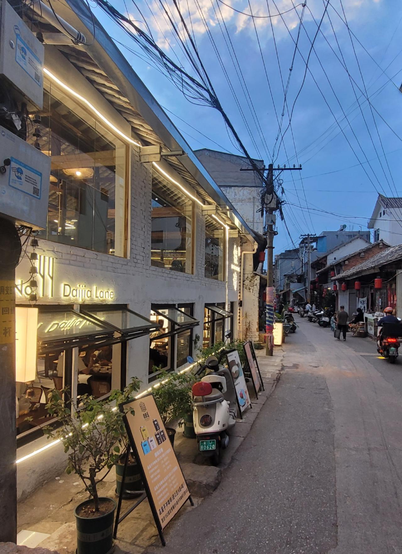 北京将连续雾霾，去云南昆明普洱西双版纳大理哪里好？我看预报，今天北京空气良，