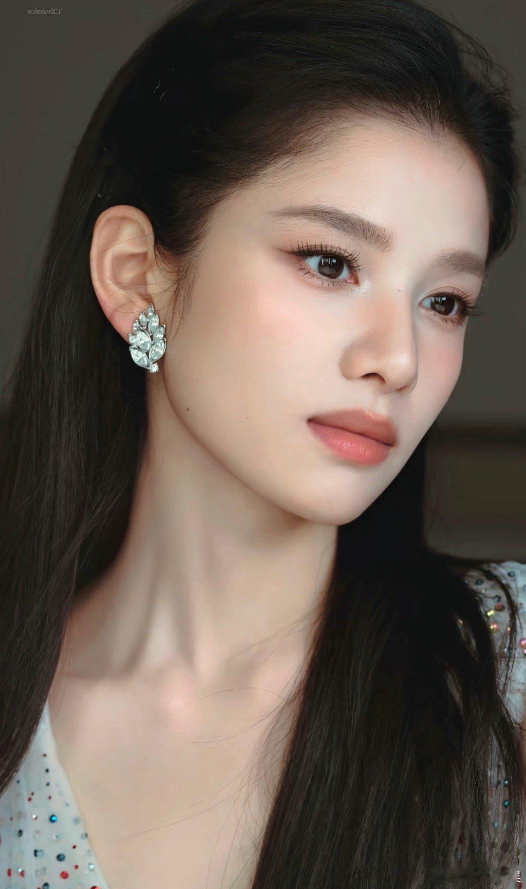 张婧仪真的是顶级骨相，实在是太美了！！！