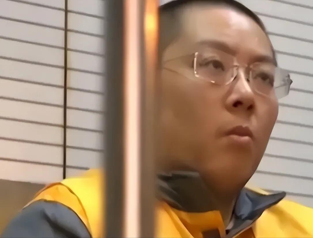 🌛他18个月挥霍掉了380亿，平均一个月花20多个亿，他广选“后宫”，建立